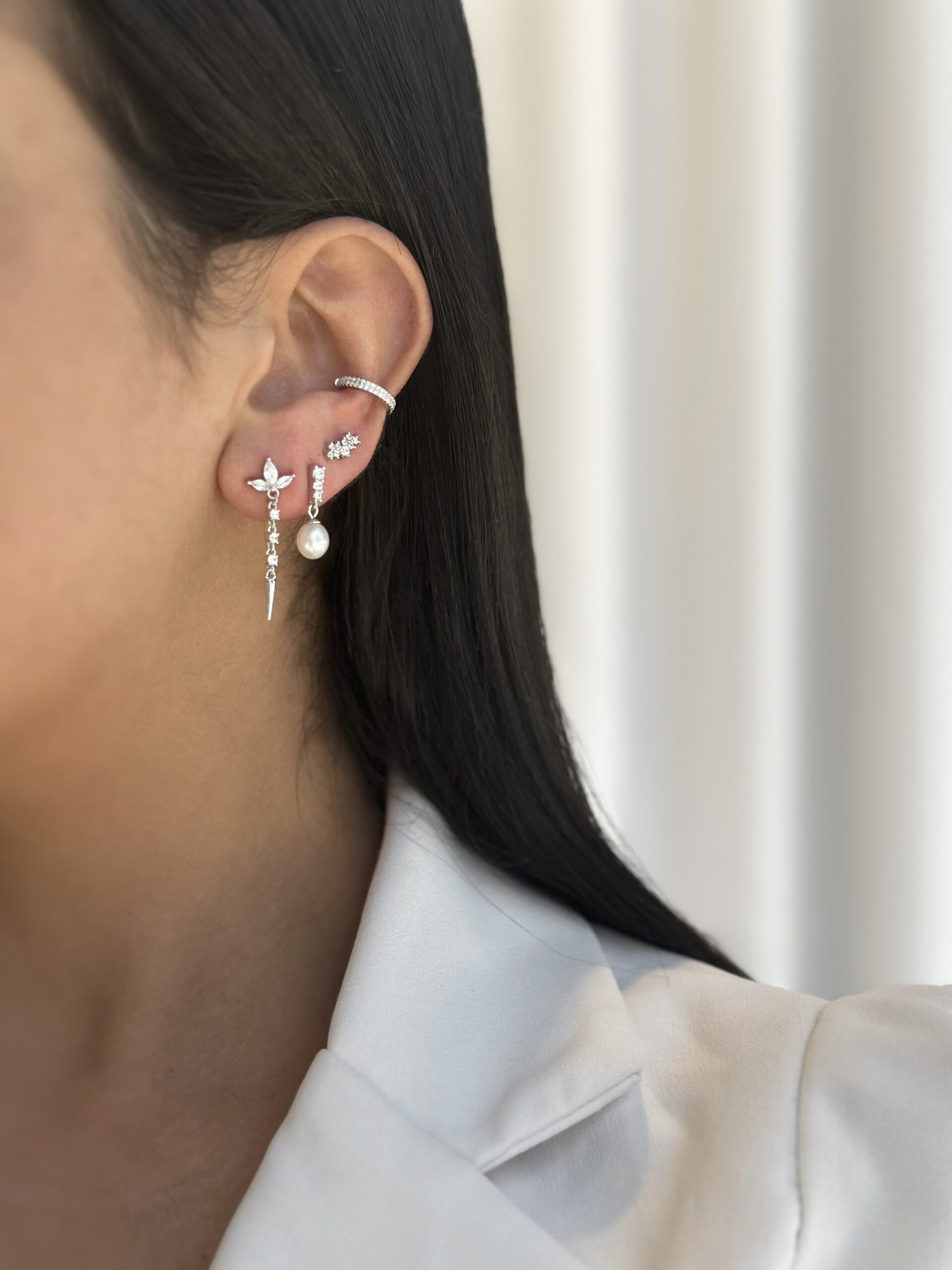 סט עגילים כסופים פנינה וזרקונים